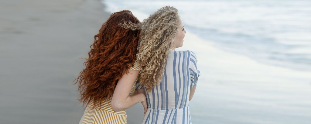 Simple and Easy Beach Hairstyles for Curly Hair | DevaCurl
